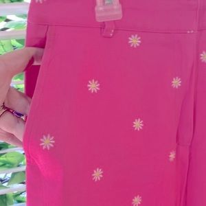 NEW! Briggs New York pink peddle pushers with white embroidered daisies